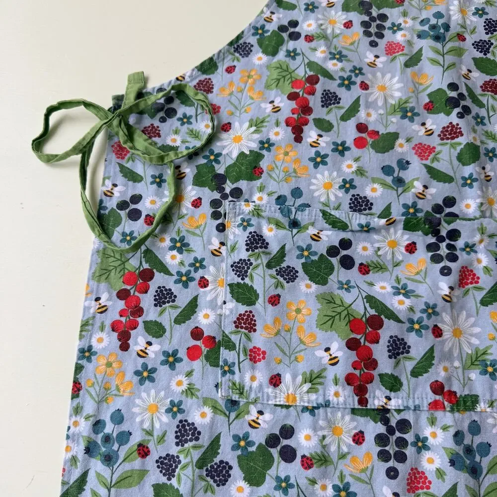Cottagecore Floral Berry Cotton Cooking Apron with Pocket Adjustable Kitchen Bib